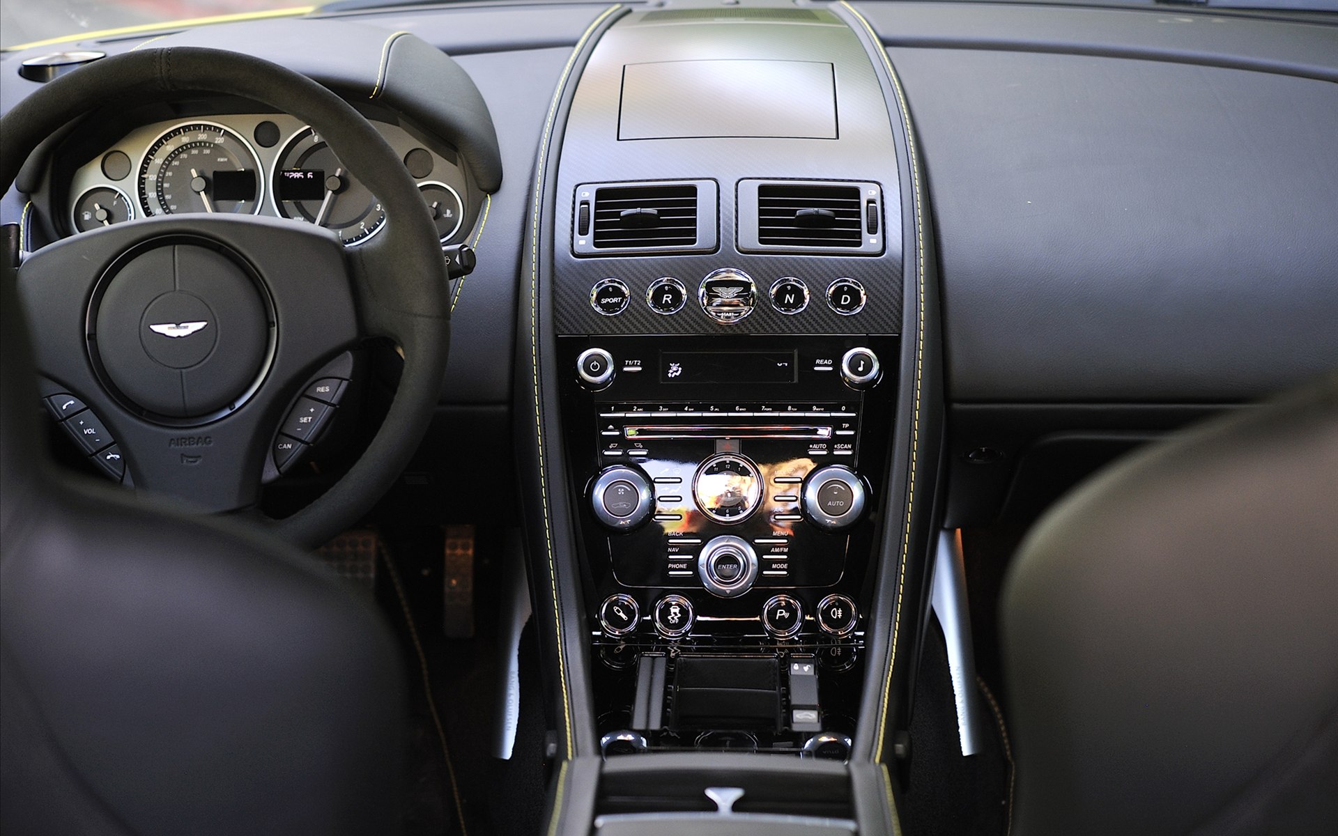 Aston Martin V12 Vantage S 2014